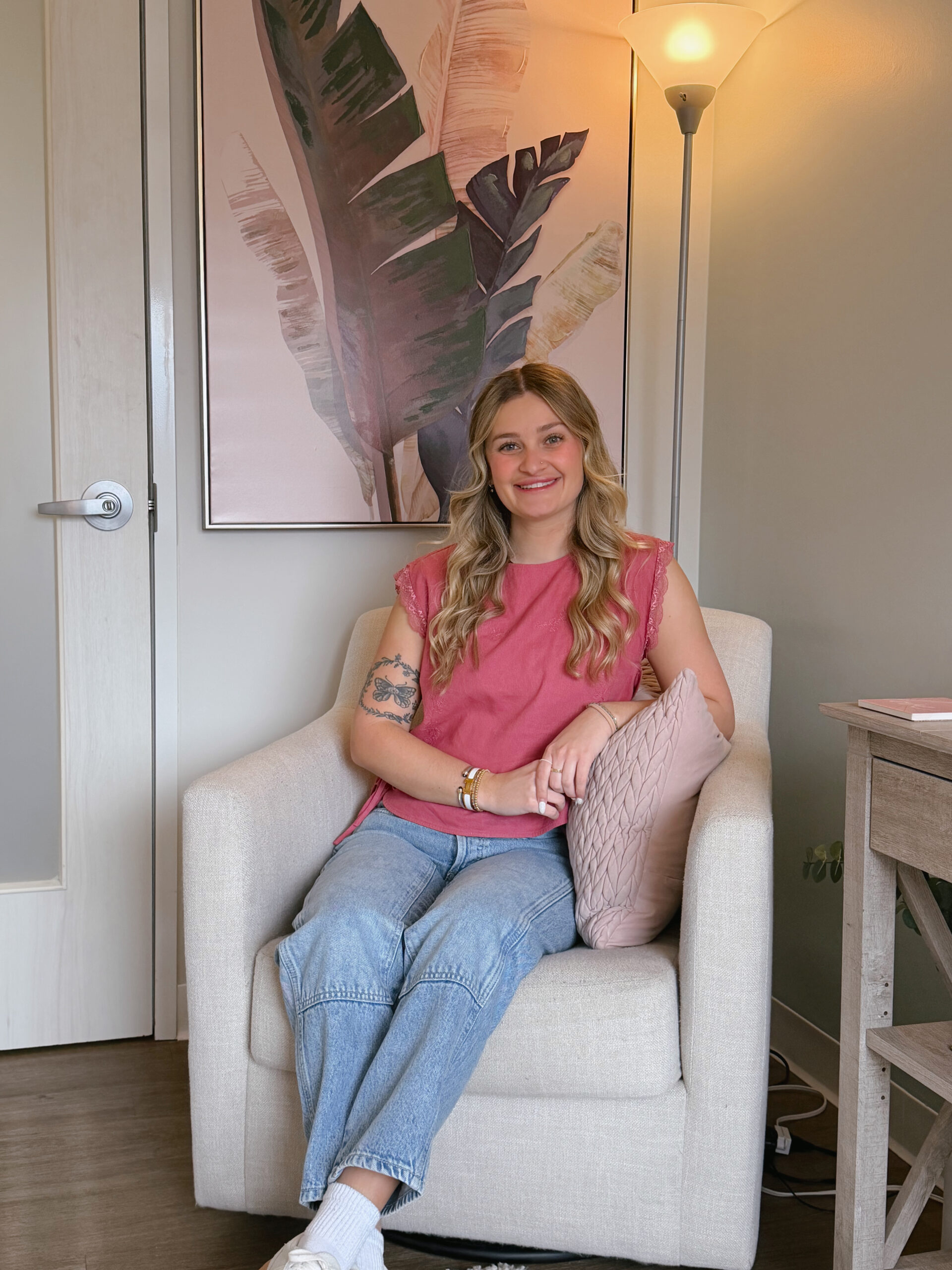 Madi brewer therapist in uptown Dallas and plano texas working with kids, teens, and young adults